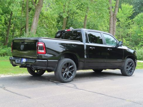 Used 2024 RAM 1500 Laramie AWD/4WD image 3