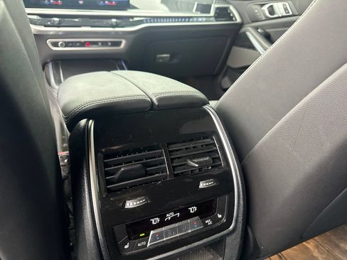 Used 2023 BMW X7 xDrive40i w/ M Sport Package AWD/4WD image 15