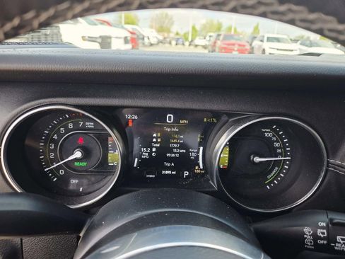 Used 2023 Jeep Wrangler Unlimited Sahara w/ Cold Weather Group AWD/4WD image 28