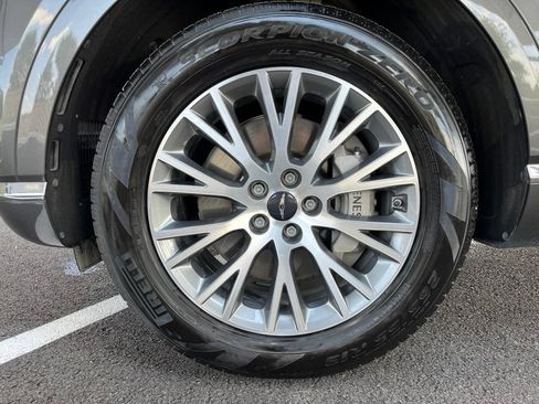 Used 2025 Genesis GV80 2.5T Standard AWD/4WD image 11