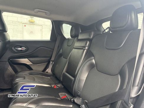 Used 2019 Jeep Cherokee Limited image 20