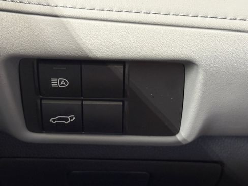 Used 2022 Toyota Highlander XLE AWD/4WD image 21