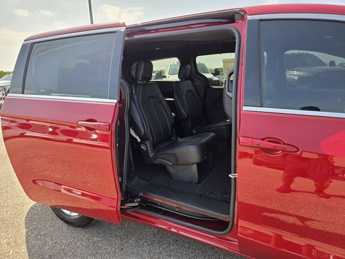 New 2026 Chrysler Pacifica Select FWD image 15