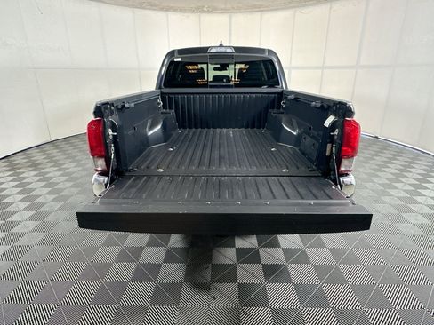 Used 2022 Toyota Tacoma SR5 RWD image 30