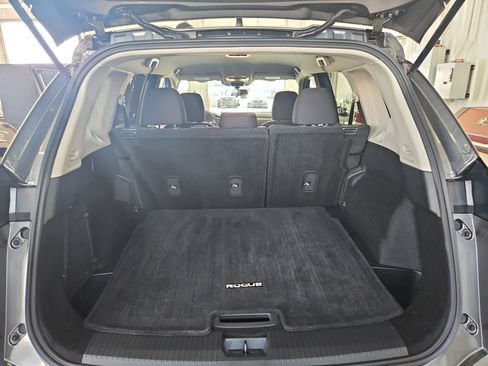 Used 2024 Nissan Rogue S image 12