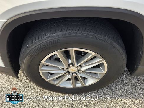 Used 2023 Chevrolet Traverse LT FWD image 20