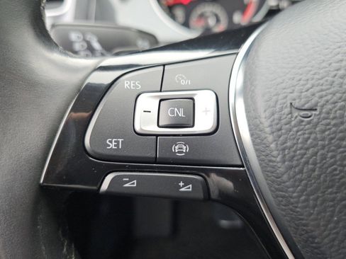 Used 2019 Volkswagen Golf S image 9