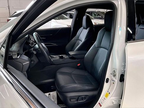 Used 2023 Toyota Venza Limited image 20