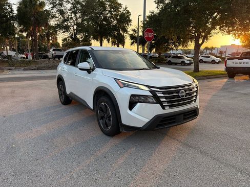 Used 2025 Nissan Rogue SV FWD image 7