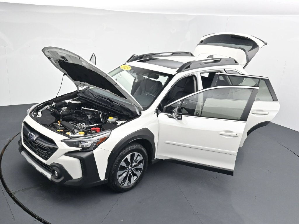 Used 2025 Subaru Outback Limited AWD/4WD image 43