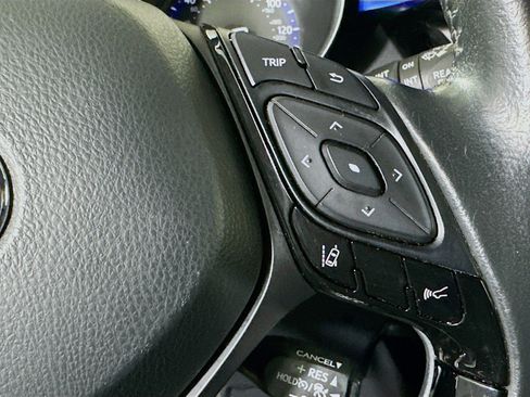 Used 2021 Toyota C-HR XLE image 17