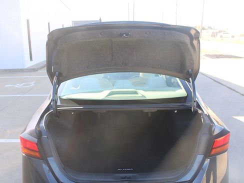 Used 2019 Nissan Altima 2.5 SV image 12