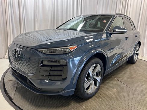 Used 2025 Audi Q6 e-tron Premium Plus w/ Premium Plus AWD/4WD image 25