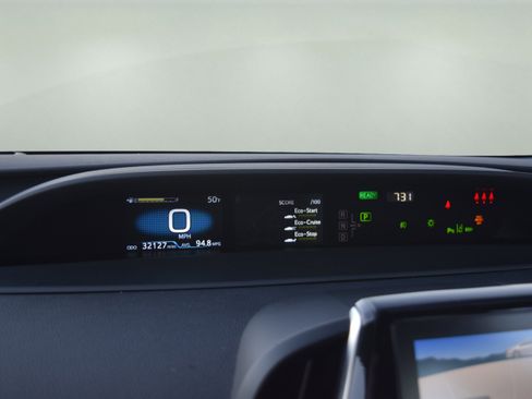 Used 2021 Toyota Prius Prime Limited image 11