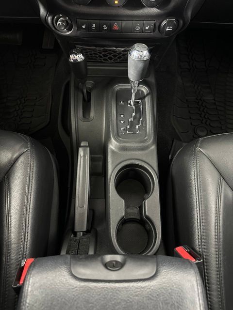 Used 2017 Jeep Wrangler Unlimited Sahara AWD/4WD image 18