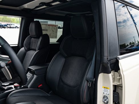 Used 2025 Ford Bronco Raptor AWD/4WD image 32