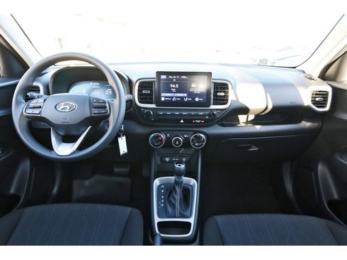 Certified 2025 Hyundai Venue SE image 12