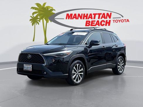 Certified 2022 Toyota Corolla Cross XLE image 1