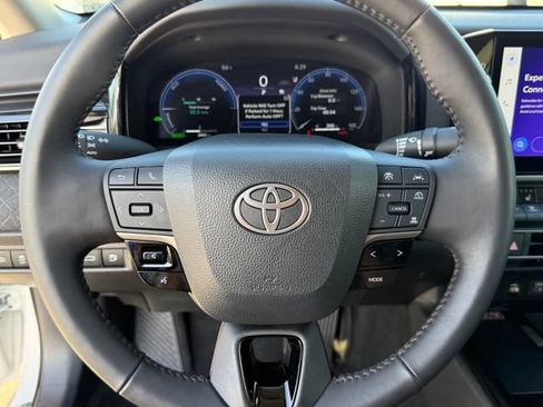 Used 2025 Toyota Camry XLE FWD image 13