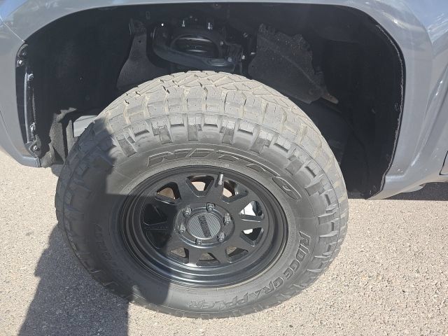 Used 2024 Toyota Tacoma SR5 AWD/4WD image 17
