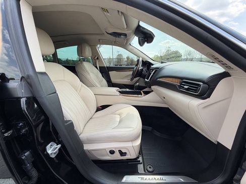 Used 2018 Maserati Levante AWD/4WD image 16