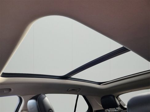 Used 2022 Buick Envision Avenir w/ Technology Package II image 25