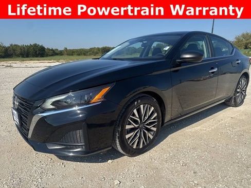 Used 2024 Nissan Altima 2.5 SV image 1