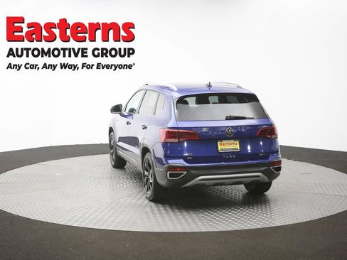 Used 2022 Volkswagen Taos SE w/ Panoramic Sunroof Package FWD image 66