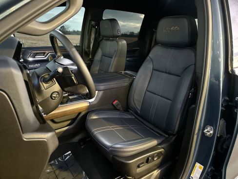 Used 2024 Chevrolet Silverado 1500 High Country w/ Technology Package image 11