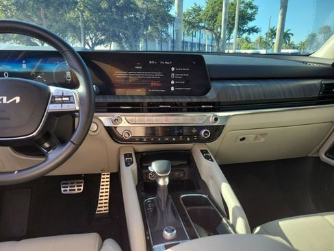 Certified 2025 Kia Telluride SX FWD image 16