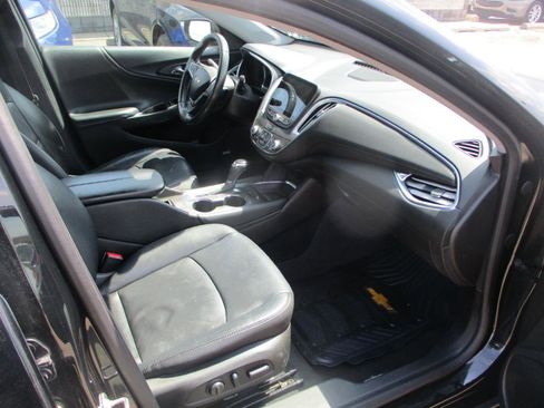 Used 2017 Chevrolet Malibu LT w/ Leather Package image 7