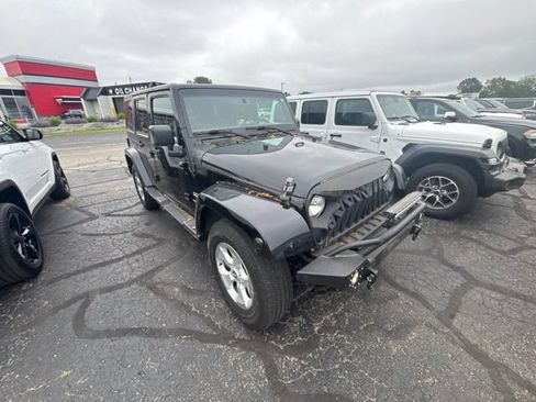 Used 2015 Jeep Wrangler Unlimited Sahara w/ Connectivity Group AWD/4WD image 10