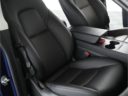 Used 2023 Tesla Model Y Performance image 37