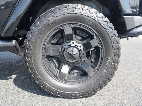 Used 2015 Jeep Wrangler Unlimited Sahara w/ Connectivity Group AWD/4WD image 25