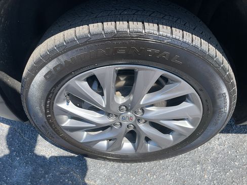 Certified 2025 Buick Enclave Preferred AWD/4WD image 6
