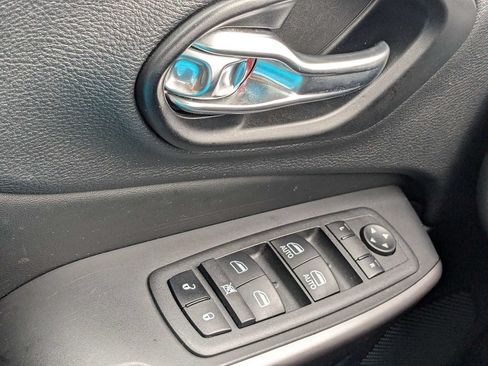Used 2022 Jeep Cherokee Latitude Lux FWD image 23