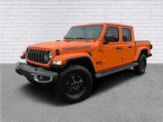 Used 2025 Jeep Gladiator Sport video 1