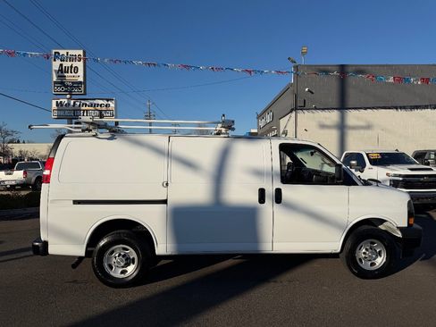 Used 2021 Chevrolet Express 2500 w/ Driver Convenience Package image 8