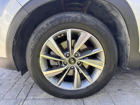 Used 2019 Hyundai Santa Fe AWD image 11