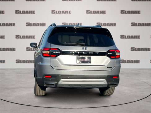 New 2025 Honda Pilot Touring image 4