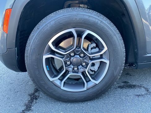 Used 2022 Jeep Grand Cherokee Trailhawk image 9