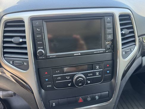 Used 2012 Jeep Grand Cherokee Laredo AWD/4WD image 22