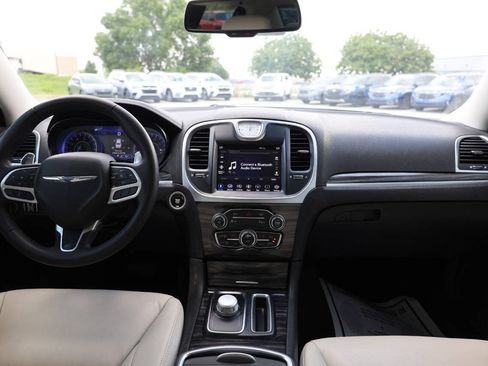 Used 2022 Chrysler 300 Touring L AWD/4WD image 14