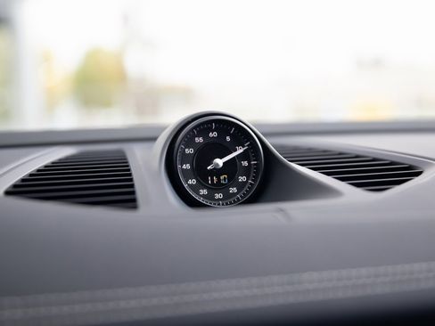 Certified 2025 Porsche Macan Electric image 15