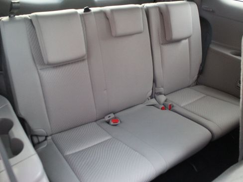 Used 2019 Toyota Highlander LE FWD image 27