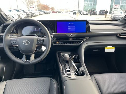 New 2025 Toyota Crown Signia image 13