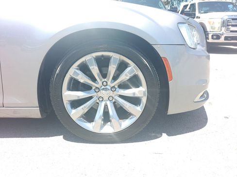 Used 2018 Chrysler 300 Limited RWD image 30