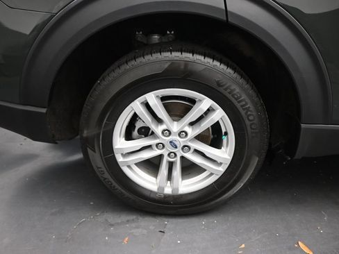 Used 2024 Ford Explorer XLT w/ Equipment Group 202A AWD/4WD image 21