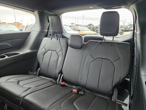 New 2026 Chrysler Pacifica Select image 14