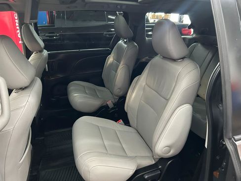 Used 2017 Toyota Sienna Limited Premium AWD/4WD image 17